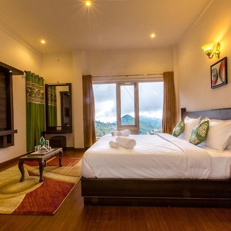 Atrium Grande Hotell Ooty Exteriör bild