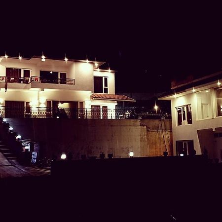 Atrium Grande Hotell Ooty Exteriör bild