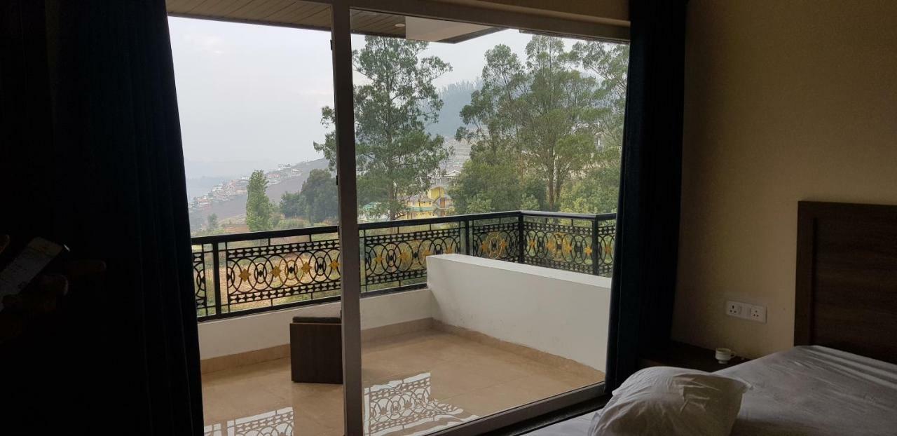 Atrium Grande Hotell Ooty Exteriör bild