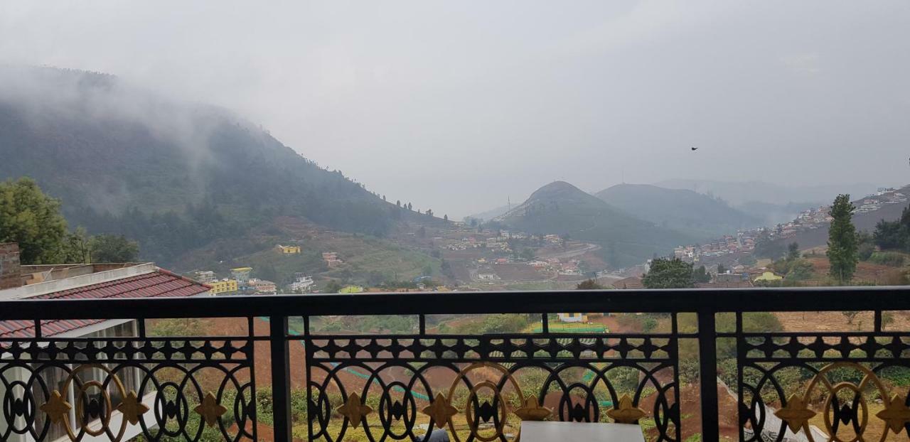 Atrium Grande Hotell Ooty Exteriör bild
