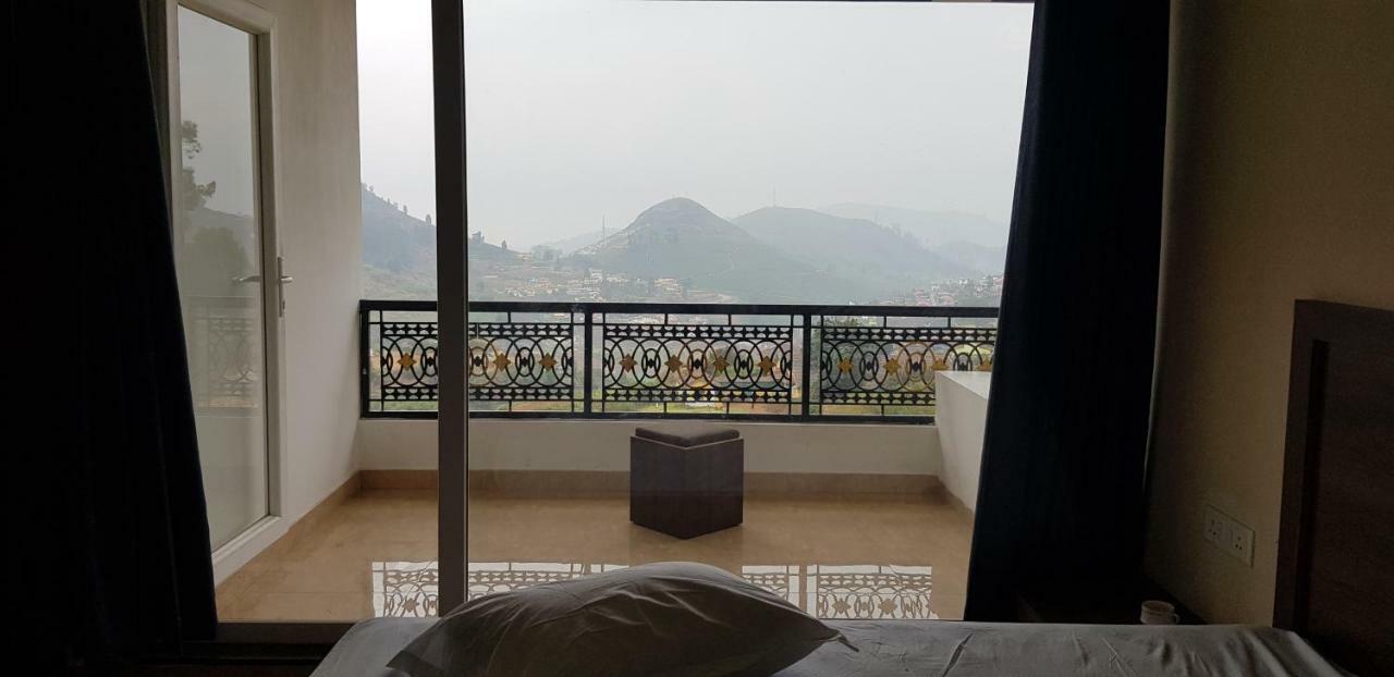 Atrium Grande Hotell Ooty Exteriör bild