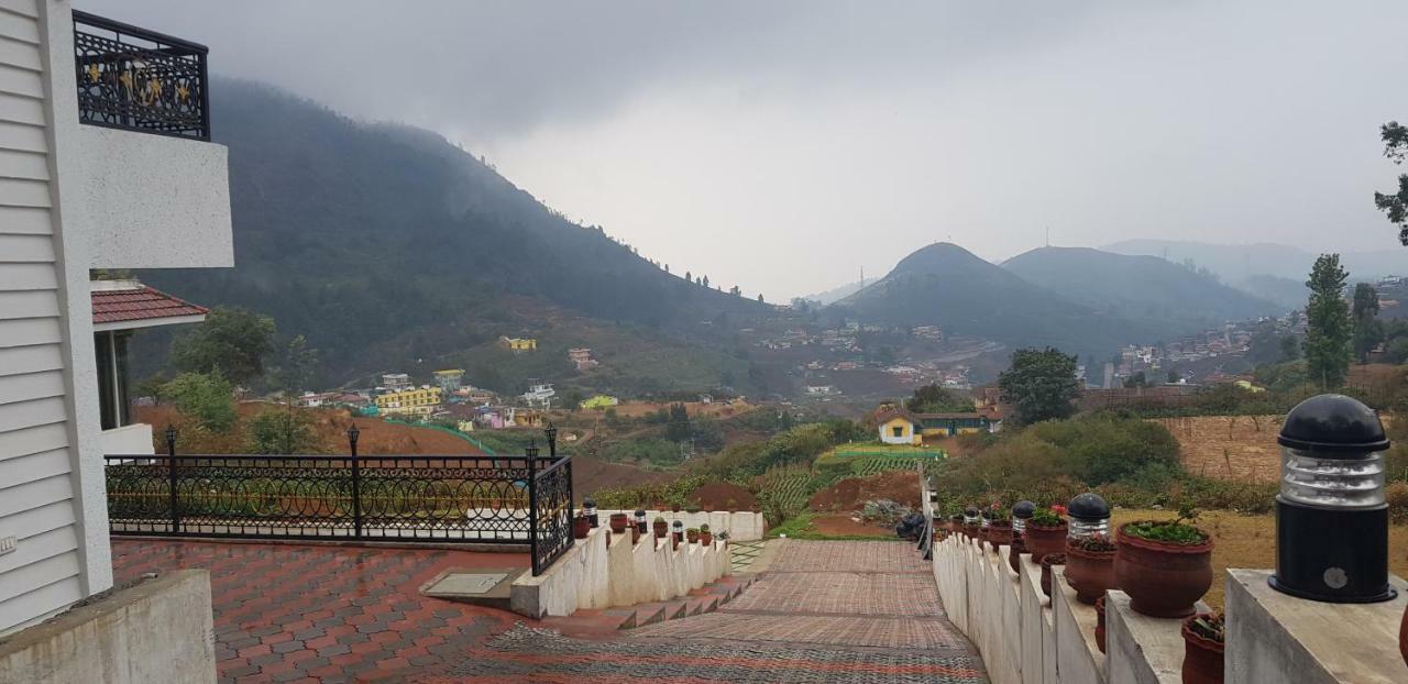 Atrium Grande Hotell Ooty Exteriör bild
