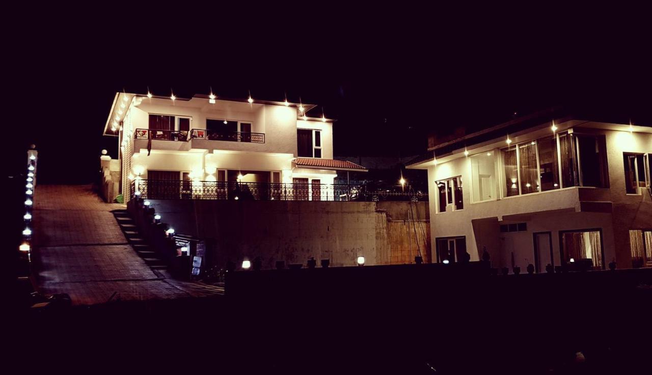 Atrium Grande Hotell Ooty Exteriör bild