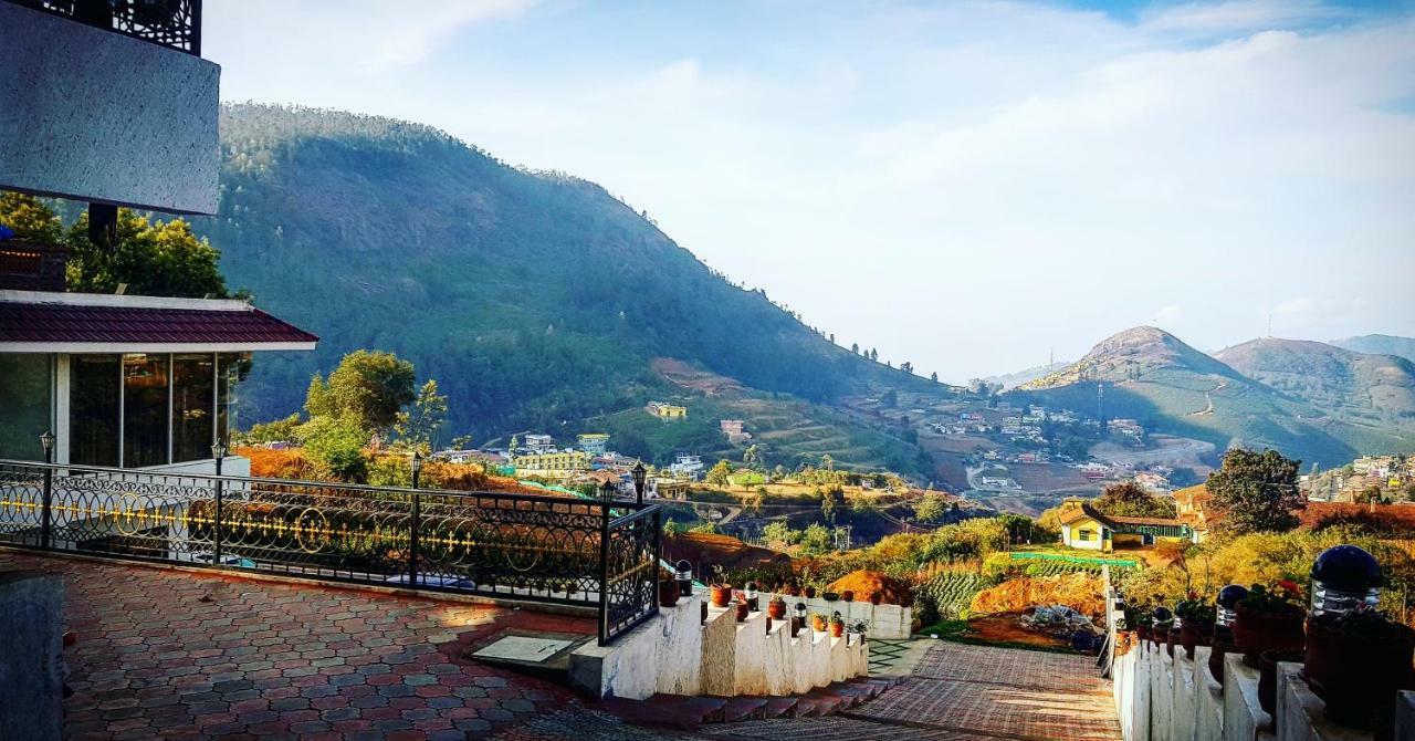 Atrium Grande Hotell Ooty Exteriör bild